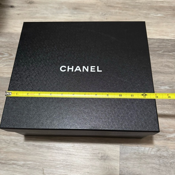 CHANEL empty Gift Box Size 13”X11.5 - Picture 5 of 6